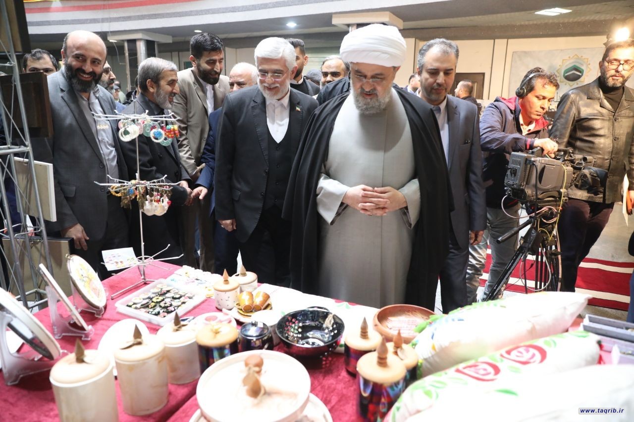 حجة الاسلام شهرياري يتفقد المعرض المصاحب للملتقى العلمي لتقريب في جرجان