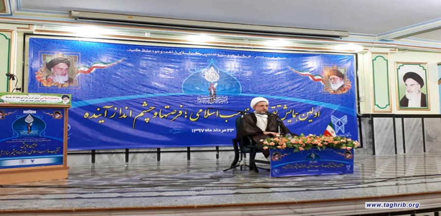 المؤتمرالوطني الاول للتقريب بين المذاهب الاسلامية في مدينة سنندج آية الله الاراكي: هوية الامة الاسلامية رهن بوحدتها