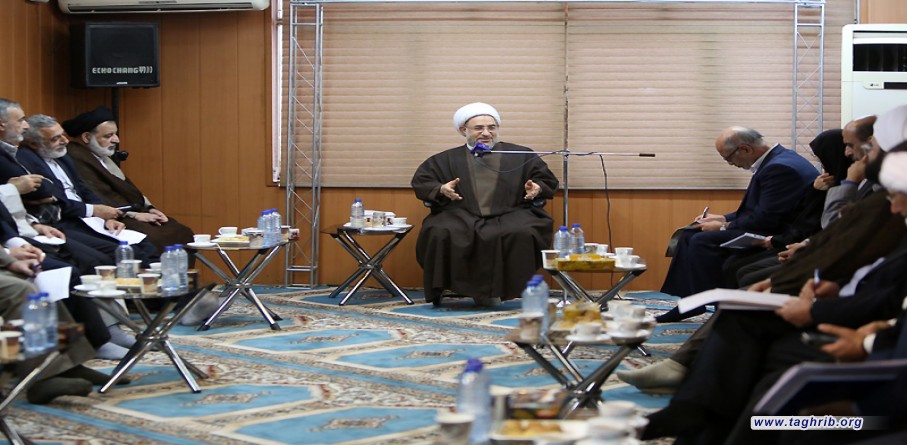 اية الله الاراكي : التركيز على عدم شرعية الكيان الصهيوني ومقاضاة الولايات المتحدة