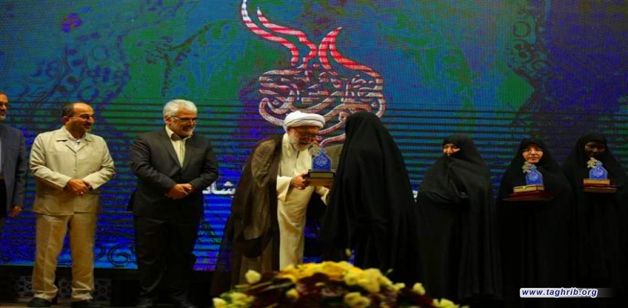 تكريم السيدات المتميزات بجائزة كوهرشاد على صعيد العالم الإسلامي في العتبة الرضوية
