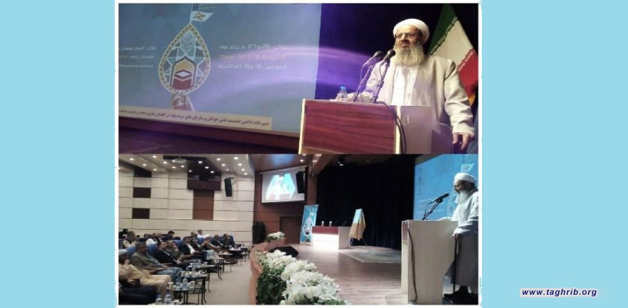 "مولوي عبدالحميد إسماعيل زهي" الوحدة والإخاء بين علماء الشيعة والسنة مفخرة للجمهورية الإسلامية