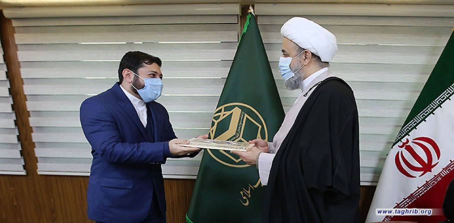 الأمين العام للمجمع العالمي للتقريب بين المذاهب الإسلامية يُكرم مدير إذاعة الوحدة