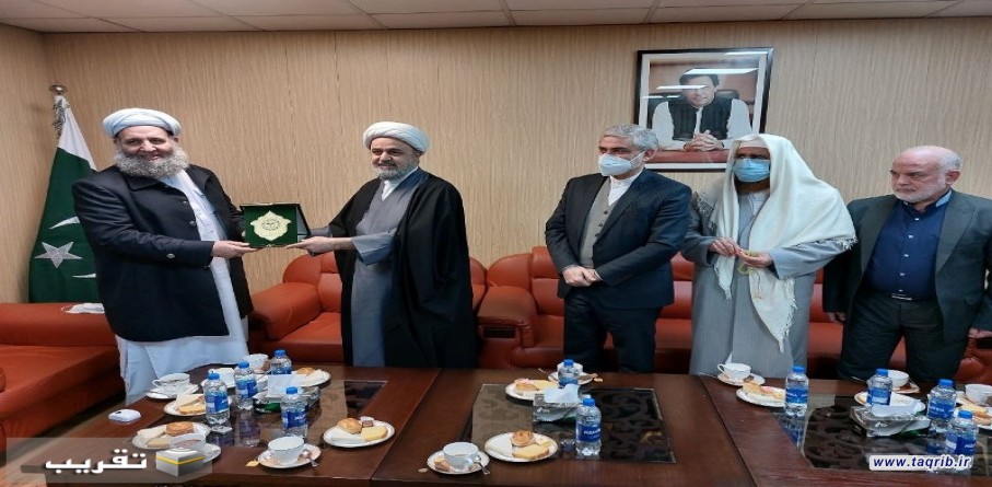 الوزیر الباکستانی یشید بجهود المجمع العالمي للتقريب لراب الصدع بين المسلمين