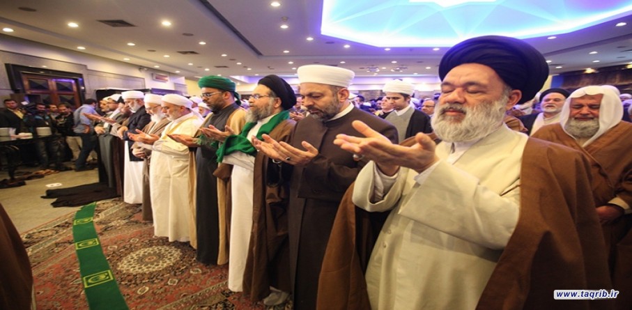 اقامه نماز وحدت به امامت شیخ خالد الملا در سالن اجلاس سران