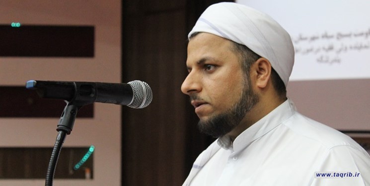 خطيب الجمعة في مدينة بندرلنكه الايرانية: الله تعالى دعانا في القرآن الى الاتحاد و التضامن والتعاطف وتقارب الآراء
