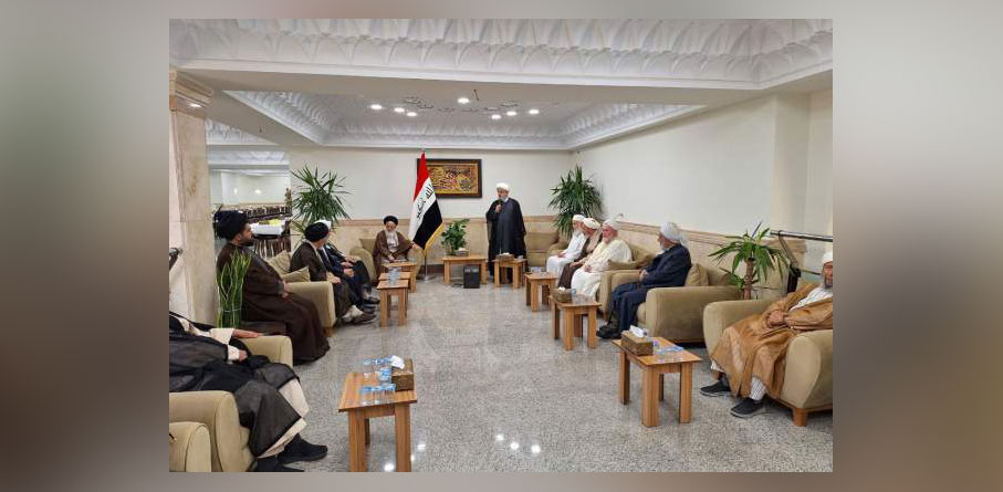 حجة الاسلام شهرياري يلتقي ممثل الولي الفقيه في النجف الاشرف