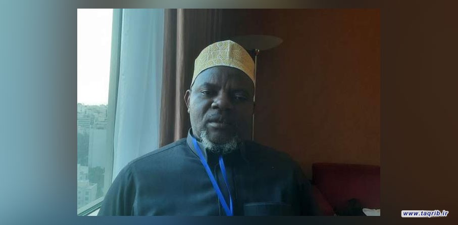 على العالم الاسلامي ان يكون مع ايران قلبا وقالبا