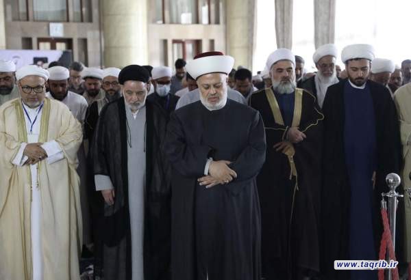 اقامه نماز وحدت در حاشیه چهلمین کنفرانس بین‌المللی وحدت اسلامی
