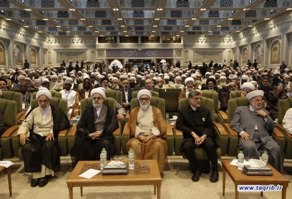 برگزاری مراسم اختتامیه چهلمین کنفرانس وحدت اسلامی در حرم مطهر رضوی
