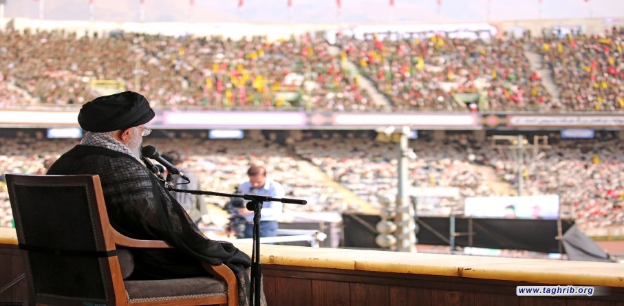 حضور و سخنرانی رهبر معظم انقلاب در همایش ده‌ها هزارنفری «خدمت بسیجیان» در ورزشگاه آزادی