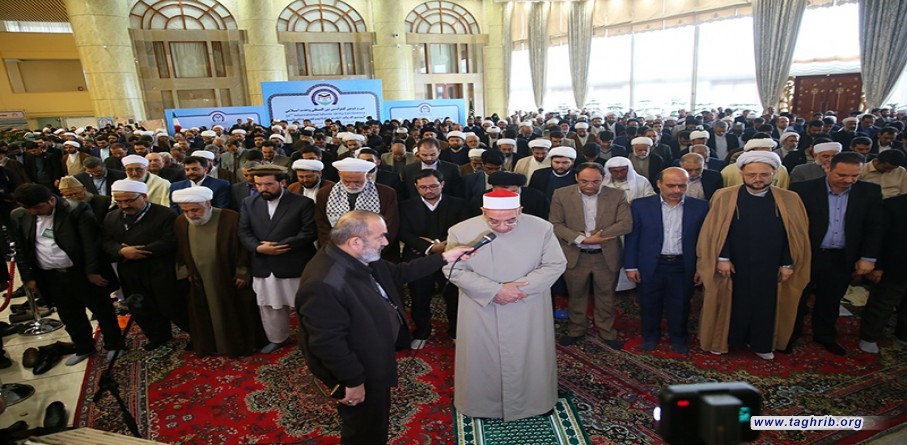 صلاة جماعة موحدة للمشاركين في المؤتمر الدولي الثاني والثلاثين للوحدة الاسلامية