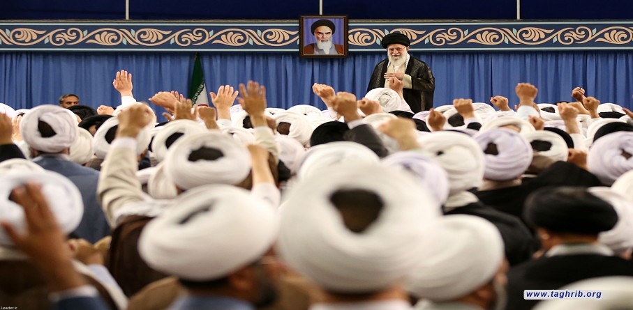 الامام الخامنئي يستقبل أئمة الجمعة بمناسبة الذكرى الأربعين لإقامة أول صلاة جمعة في البلاد