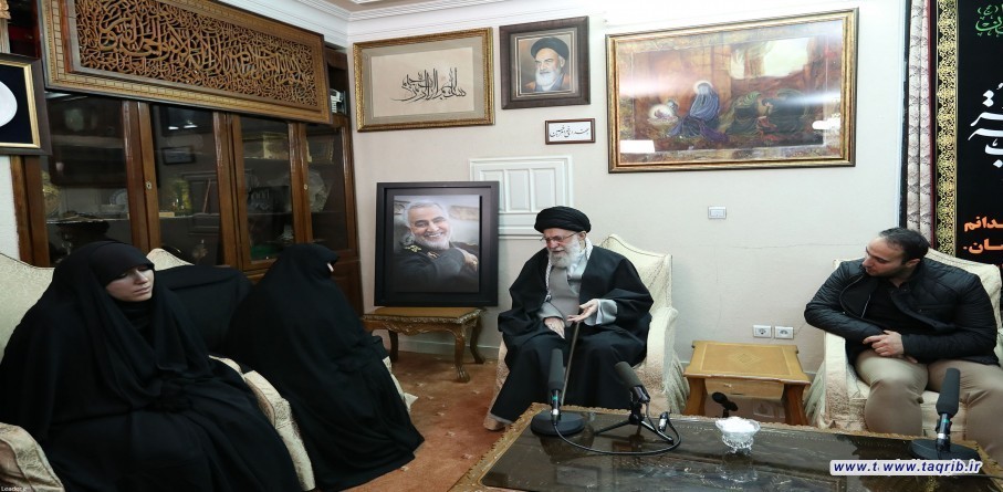 زيارة الإمام الخامنئي لمنزل الشهيد الحاج قاسم سليماني