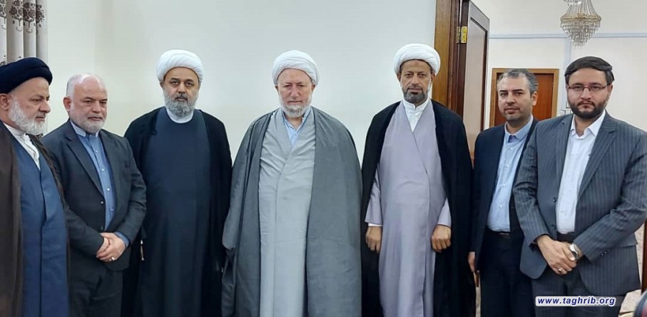 الدكتور "حميد شهرياري" يلتقي مع احد المراجع الدين في العراق اية الله خالصي