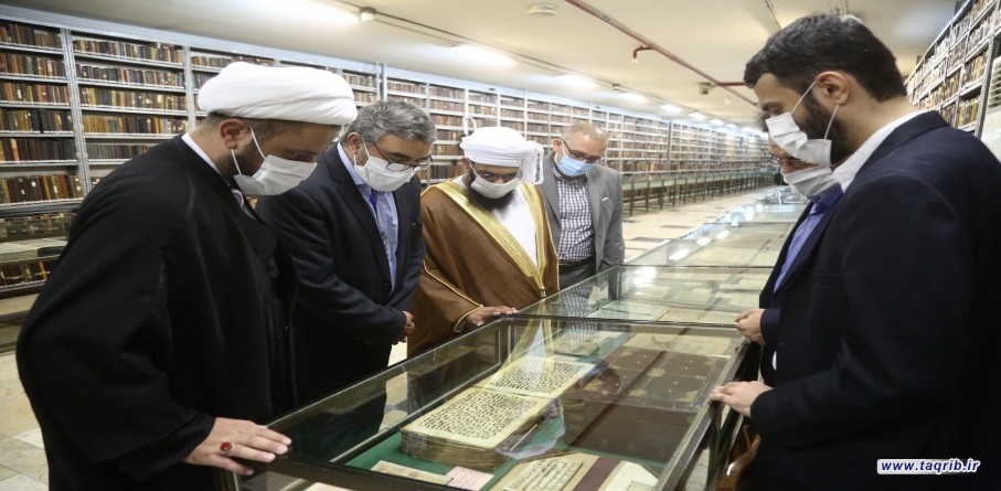 ضیوف المؤتمر الدولي 35 للوحدة الاسلامية يزورون مكتبة اية الله مرعشي في قم المقدسة