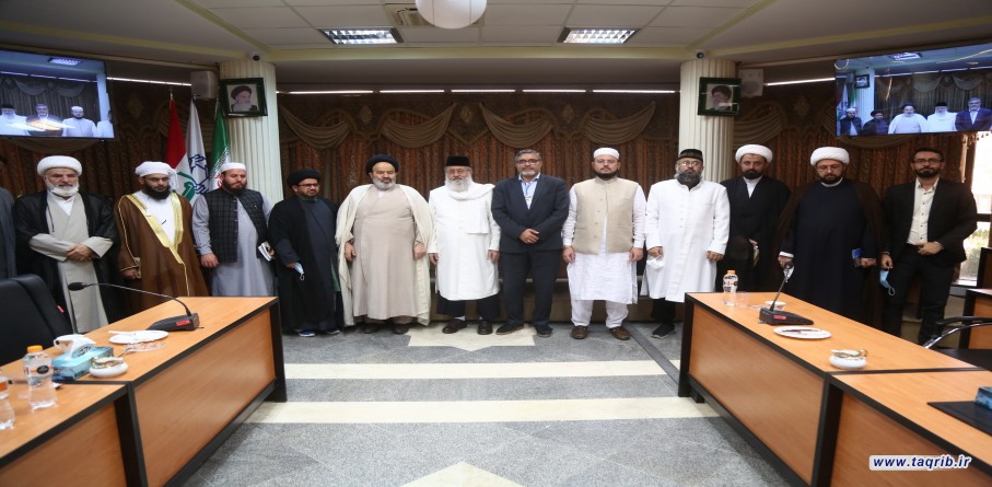 ضيوف المؤتمر الدولي 35 للوحدة الاسلامية يزورون جامعة الأديان والمذاهب بقم