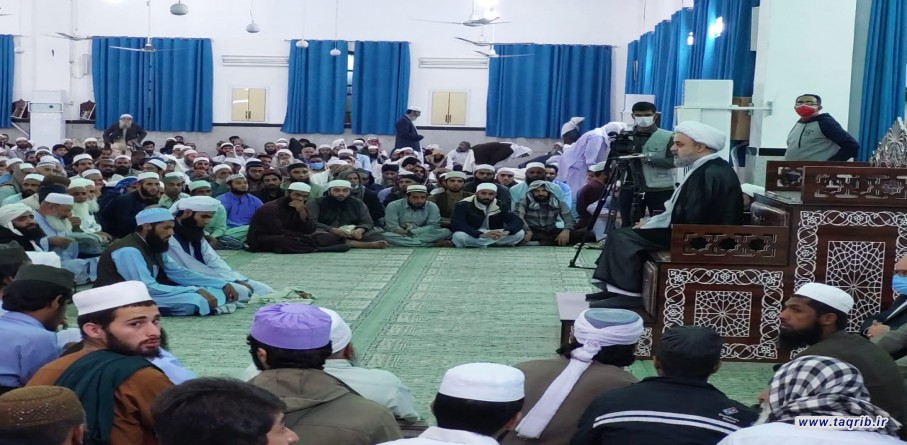 الدكتور "حميد شهرياري" يلقي كلمة في مركز "جماعة الاعلام الاسلامي" في زاهدان