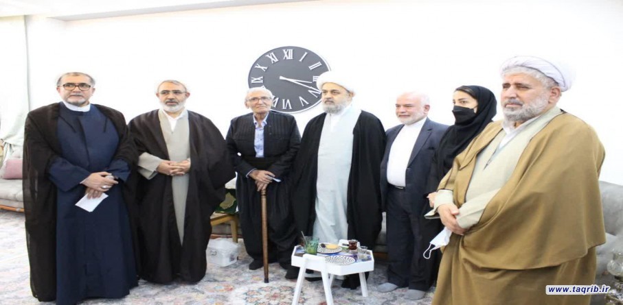 الدكتور شهرياري يلتقي مع عائلة شهداء قادر خانزاده في مدينة سنندج