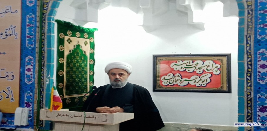 الدكتور "حميد شهرياري" يشارك في صلاة جمعة مدينة سنندج