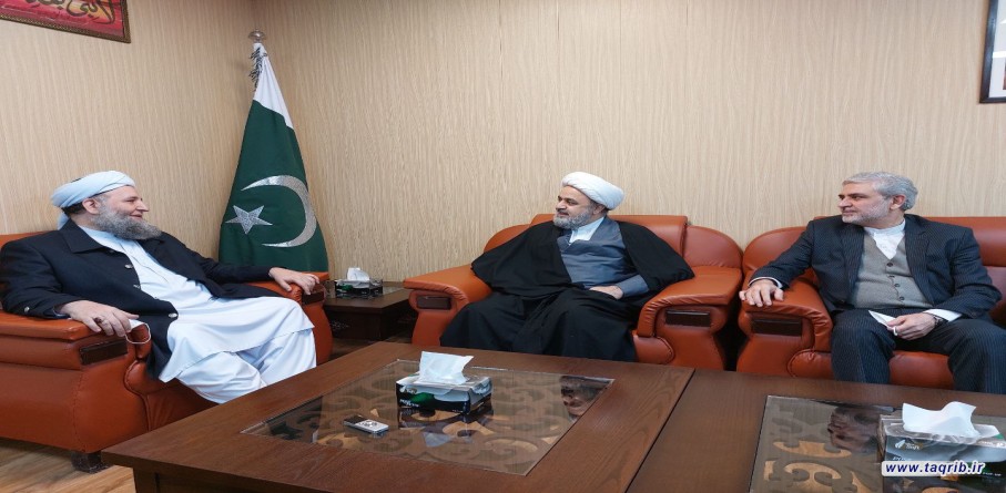 وزير الشؤون الدينية في باكستان يلتقي مع الامين العام للمجمع العالمي للتقريب