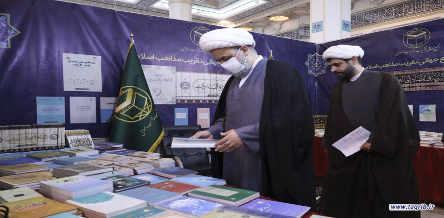 الدکتور حمید شهریاری یتفقد معرض طهران الدولي الثالث والثلاثين للكتاب