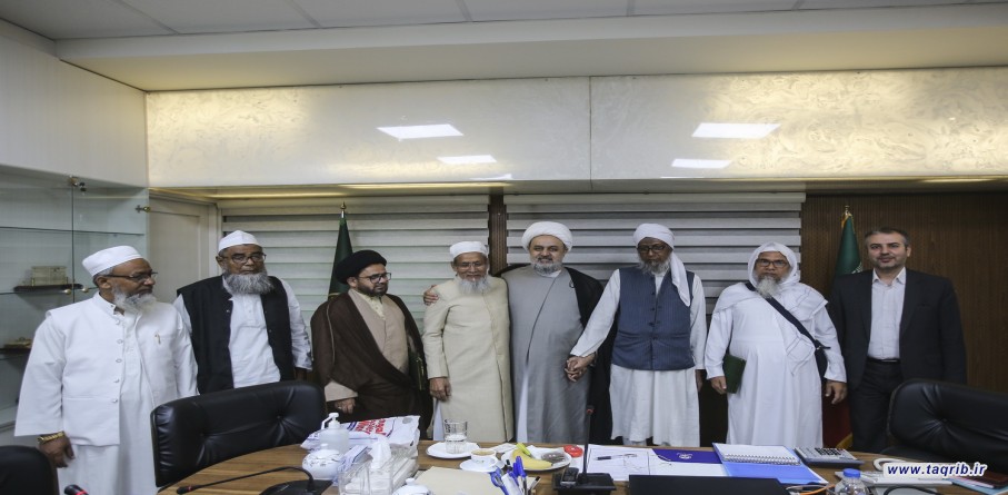 الدكتور شهرياري يلتقي مع وزير الكتب وشؤون المكتبات ولاية البنغال" غرب الهند