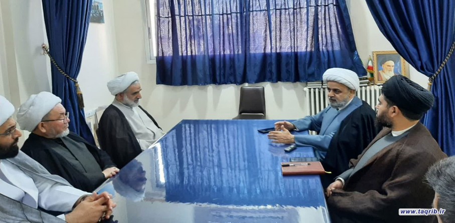 الدكتور شهرياري والوفد المرافق له الى دمشق يلتقي ممثل قائدة الثورة الاسلامية لدى سوريا حجة الاسلام صفار هرندي