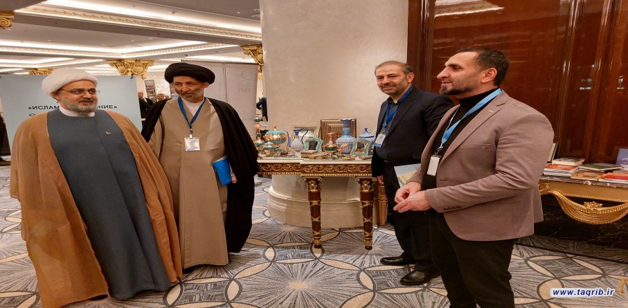 حجة الاسلام شهرياري يزور معرض كتاب مؤسسة ابن سينا على هامش اجتماع المنتدى الاسلامي