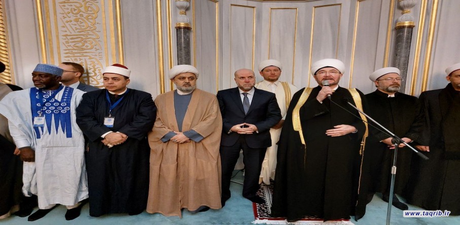 ضيوف المنتدى الاسلامي الدولي الـ 18 يشاركون يؤدون صلاة الجمعة في موسكو