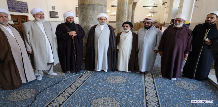 بالصور .. حجة الاسلام شهرياري يزور مرقد عبد القادر الجيلاني في يغداد
