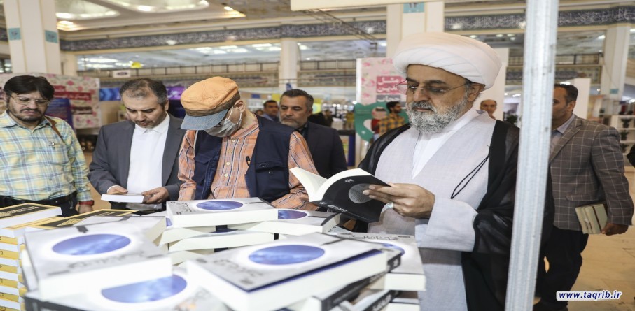 الامین العام للمجمع التقریب يزور معرض طهران الدولي للكتاب الـ 34