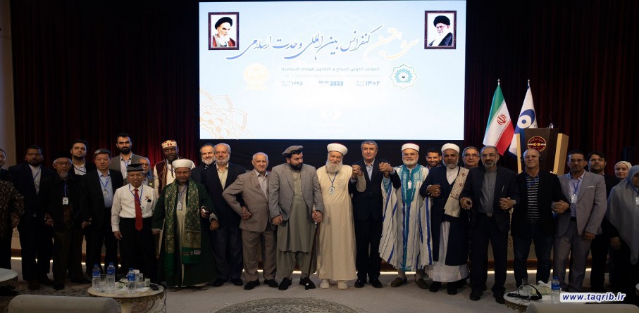 ضيوف المؤتمر الدولي الـ 37 للوحدة الاسلامية يتفقدون منظمة الطاقة الذرية الايرانية