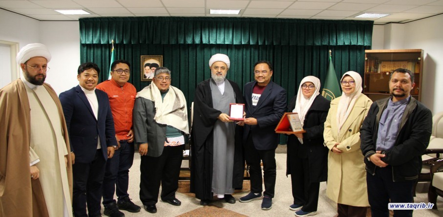 الامين العام للمجمع العالمي للتقريب بين المذاهب الاسلامية الدكتور شهرياري يلتقي مع الوفد الإندونيسي