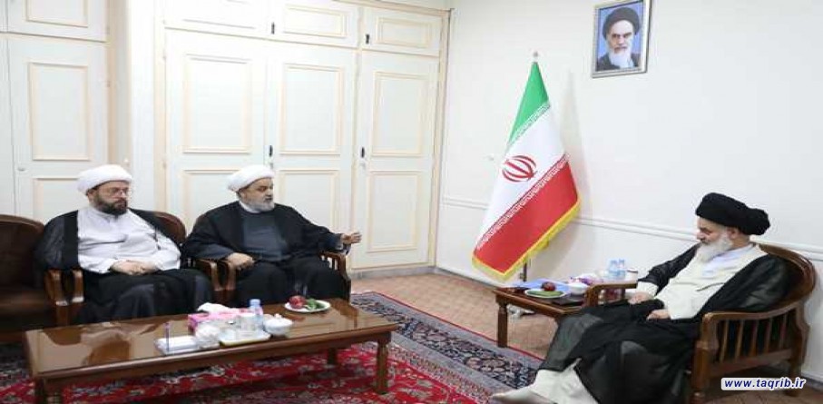 الأمين العام الدكتور حميد شهرياري يلتقي رئيس جامعة المدرسين في الحوزة العلمية في قم آية الله الحسيني البوشهري