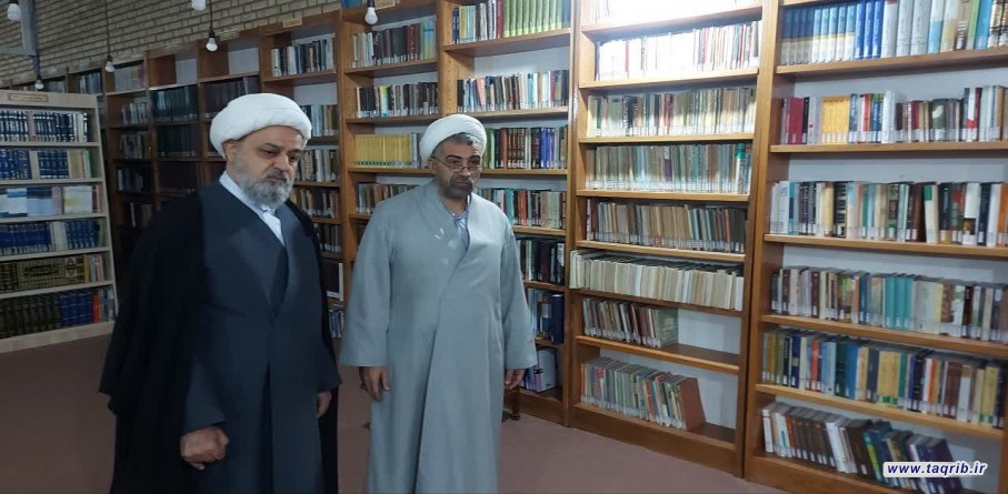 الدكتور حميد شهرياري يزور مكتبة تاريخ الاسلام التخصصية في قم المقدسة