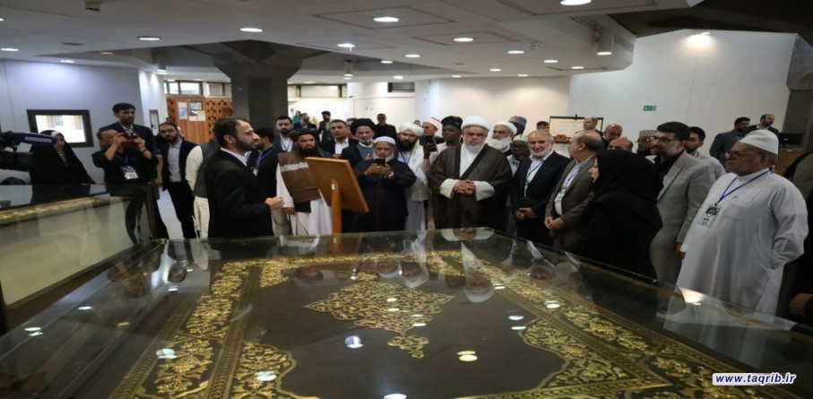 ضيوف الأجانب المشاركون في المؤتمر الدولي الأربعين للوحدة الإسلامية يزورون المكتبة الوطنية في طهران