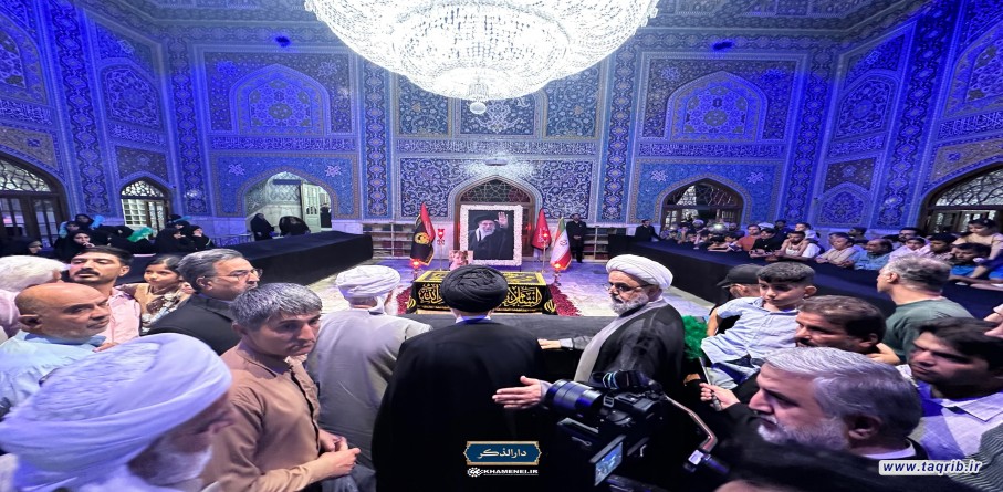 ضيوف المؤتمر الدولي الـ 40 للوحدة الاسلامية يزورون مرقد شهيد الوحدة سماحة اية الله السيد علي الخامنئي