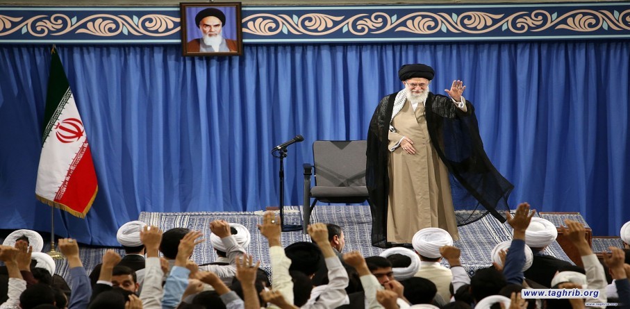 قائد الثورة يستقبل حشدا من اساتذة وطلبة الحوزات العلمية بطهران