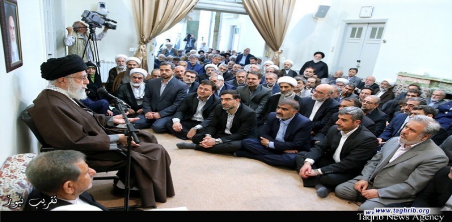 قائد الثورة الاسلامية المعظم سماحة آية الله الخامنئي خلال إستقباله جمعاً من مسؤولي النظام الإسلامي بمناسبة حلول العام الإيراني الجديد