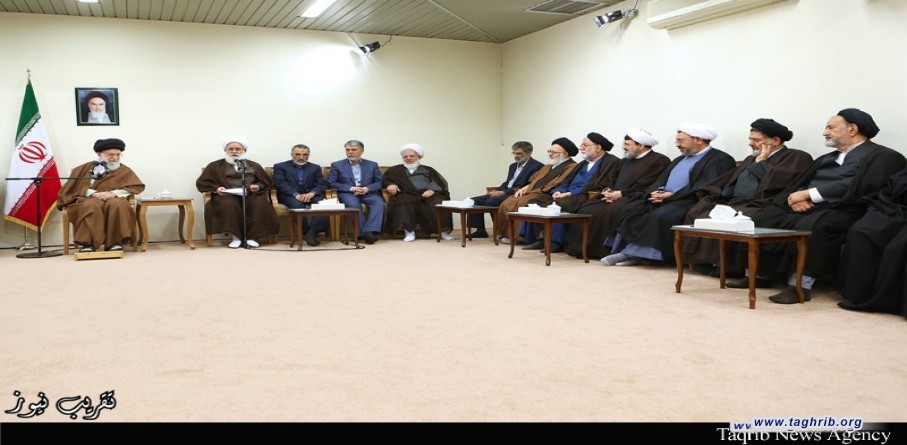 قائد الثورة يستقبل المعنيين بتنظيم ملتقى احياء ذكرى آية الله الحاج سيد مصطفى الخميني على اعتاب رحيله الاربعين