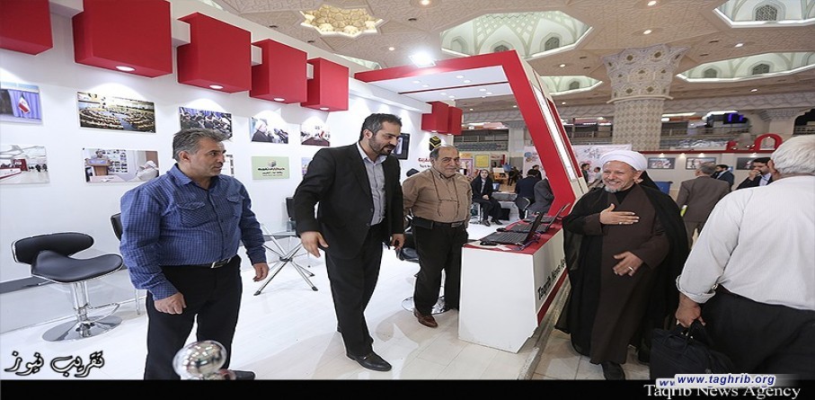 حضور الضيوف الايرانيين والاجانب في جناح وكالة انباء التقريب في المعرض الثالث والعشرين للصحافة في طهران