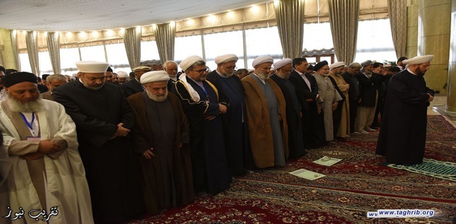 إقامة صلاة الوحدة بامامة المفتي الشيخ حسون على هامش المؤتمر الدولي الحادي والثلاثين للوحدة الاسلامية