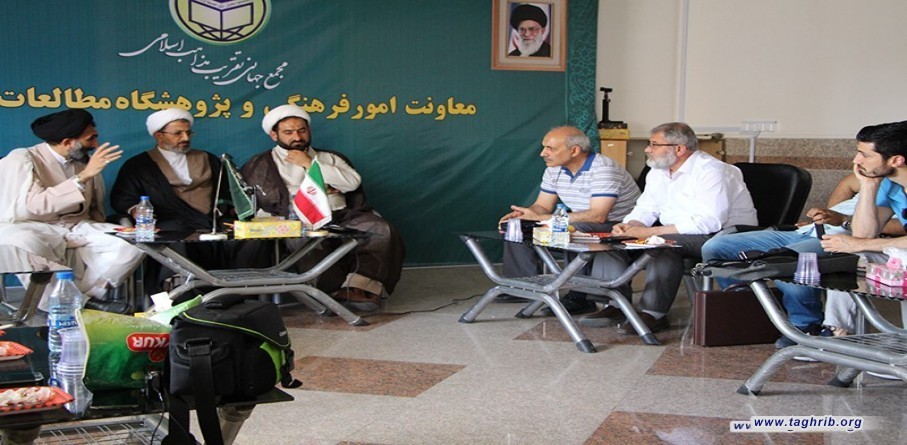 لقاء الاكاديميين الاتراك مع مدير المعاون الثقافي لمجمع التقريب ومدير مركز الابحاث التقريبية